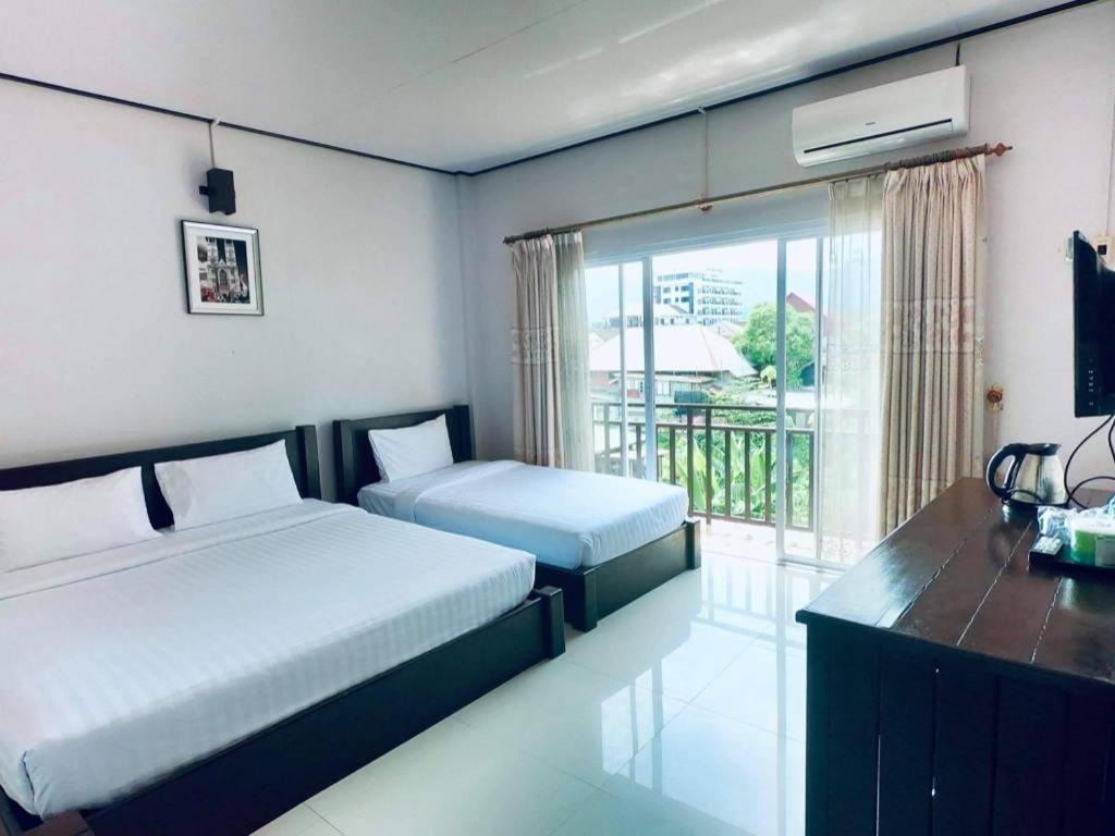 Phou Ang Kham 2 Hotel Vang Vieng Esterno foto